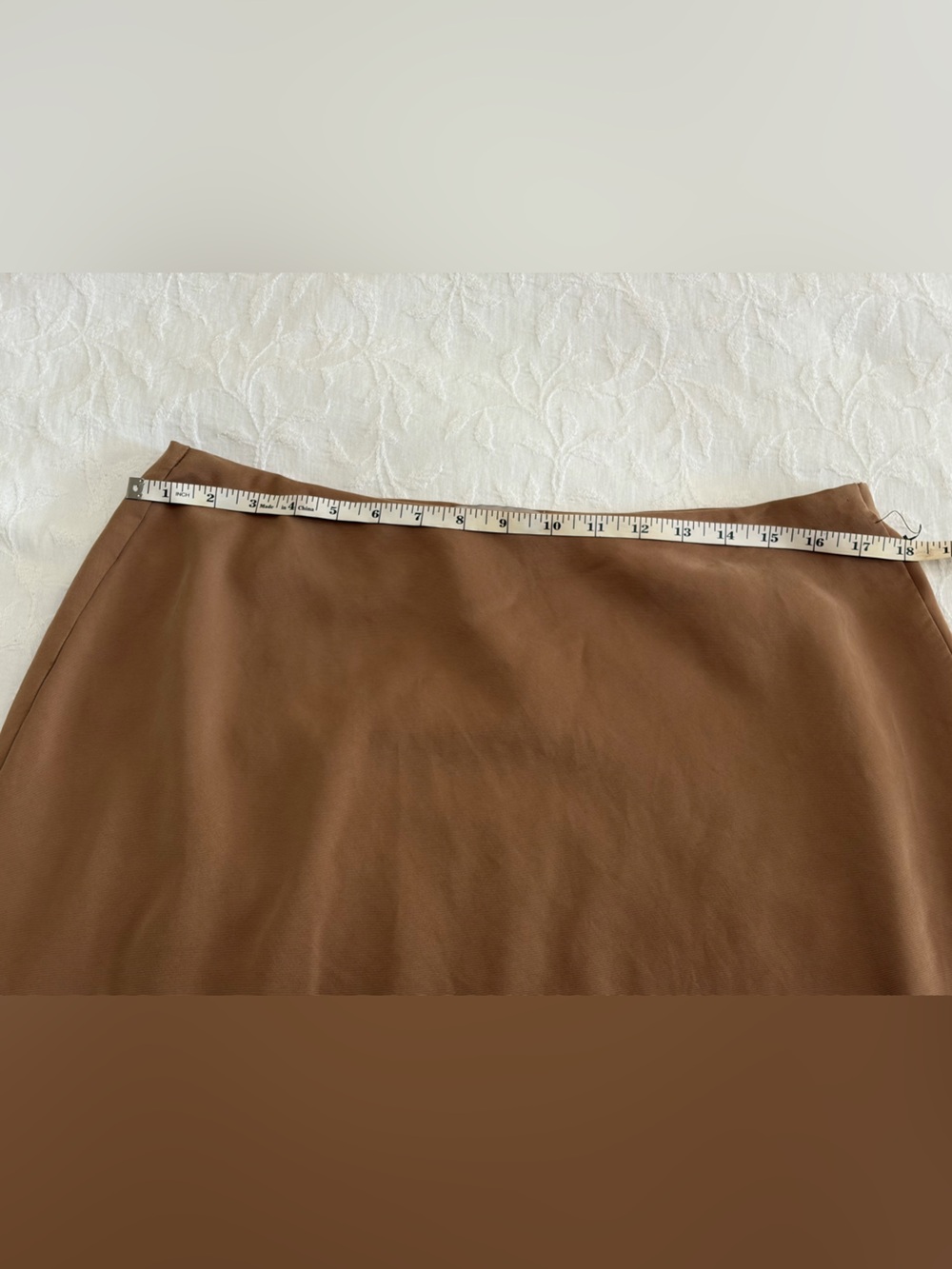 Elegant Cream Maxi Skirt with Fluid Silhouette - Picture 6 of 8